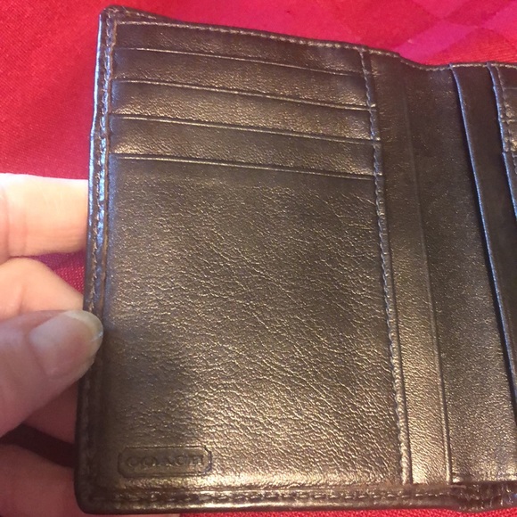 PreOwned - Coach Wallet - snaps and zipper work -7 credit cards slots-5 pockets - Picture 7 of 16